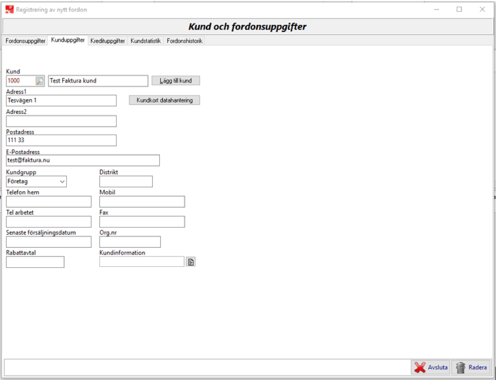Fyll i fakturakunds uppgifterna och klicka sedan på Lägg till kund